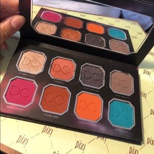 Eyeshadow palette